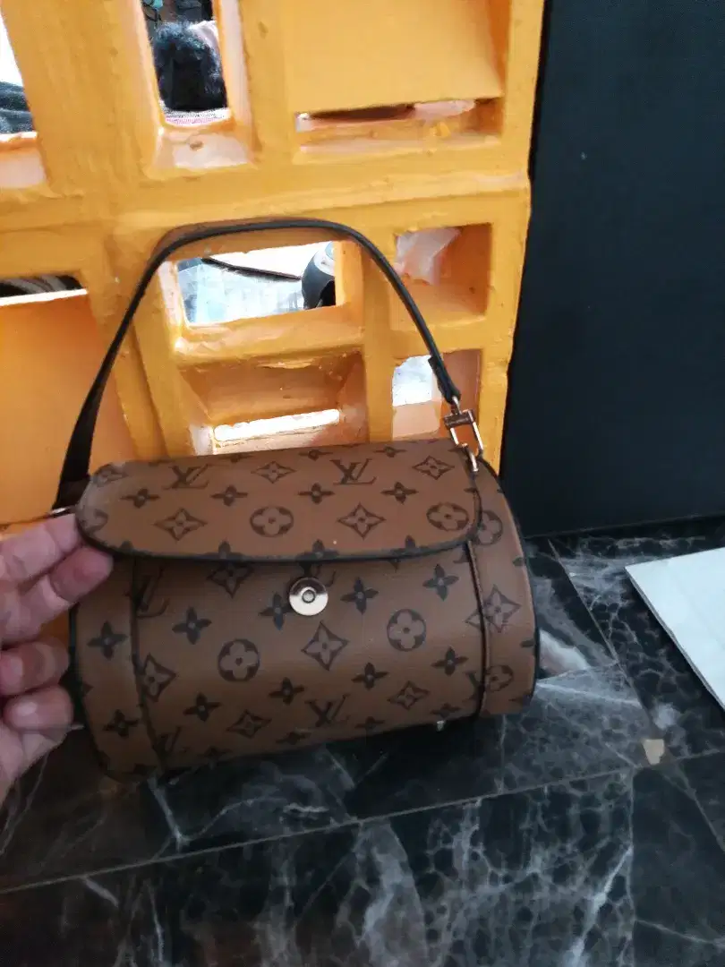JUAL TAS TABUNG LV