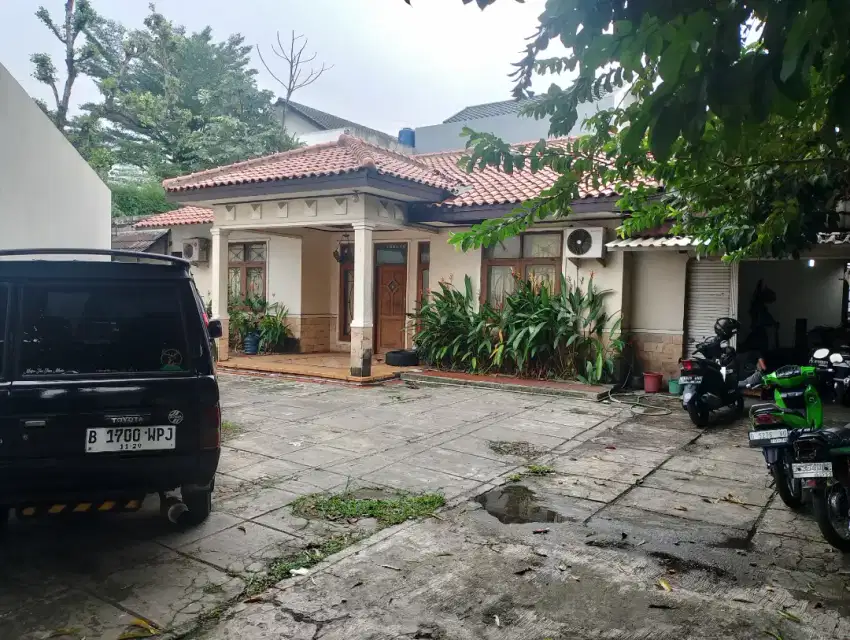 Dijual Rumah & 4 Kios