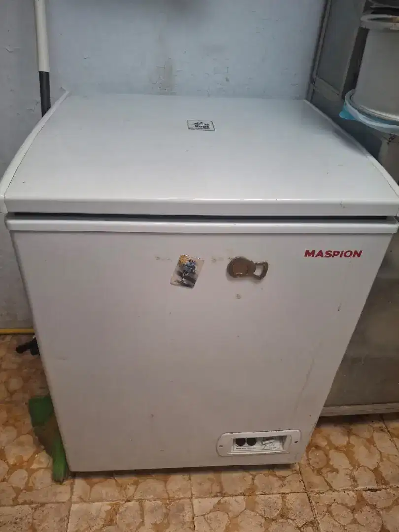 Freezer merk Maspion Model : UFH-100 TP