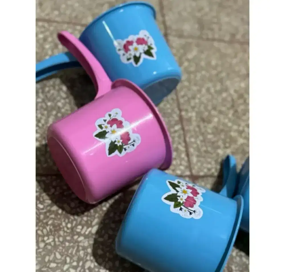 Gayung mandi ukuran  Medium tebal dan

awet