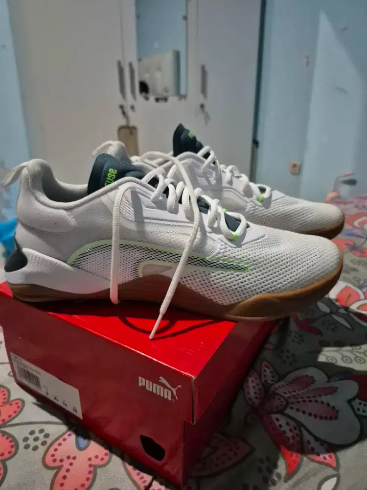 Sepatu training pria puma