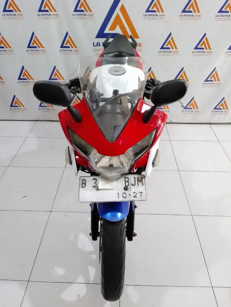 BRANG ANTIK LNGKA GRES CBR 150 CBU THAILND SS KOMPLIT.PAJAK ON CASH.