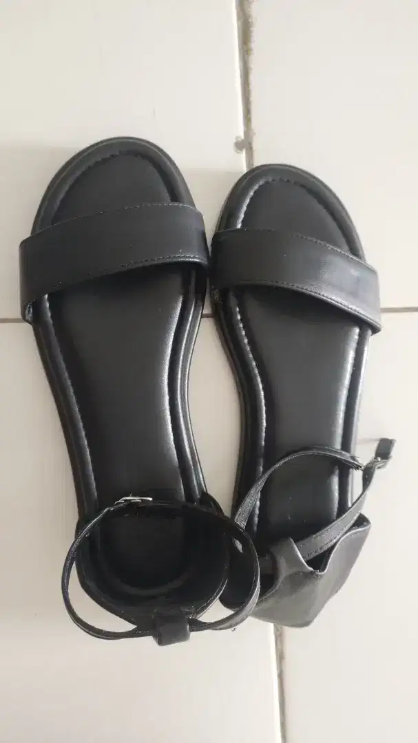Sendal Tali Hitam