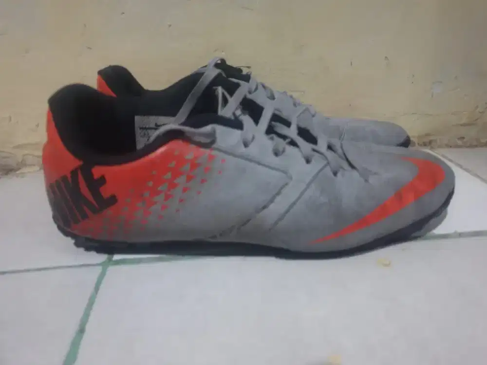 Sepatu futsal Nike Bomba X TF