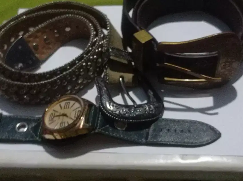 Ikat Pinggang : 2 & jam Tangan 3 ( Pcs )
