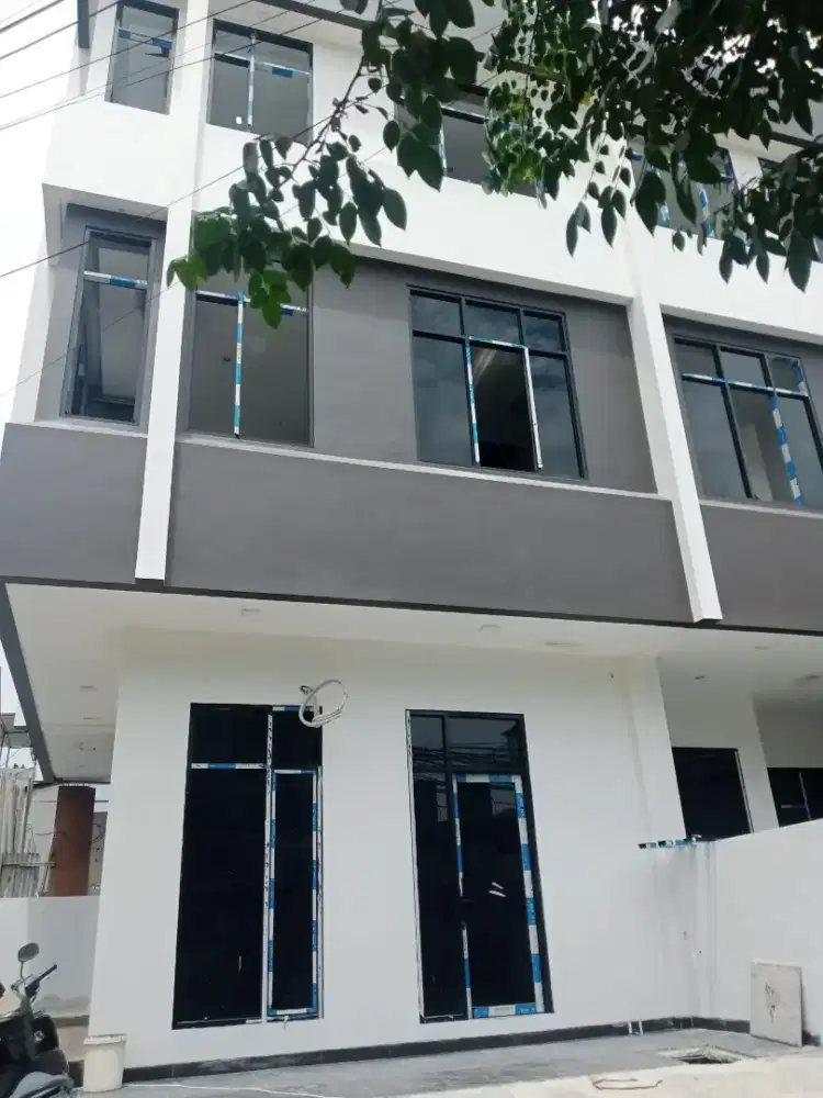 Rumah Mewah dengan Rooftop di Pusat Kota Jakarta