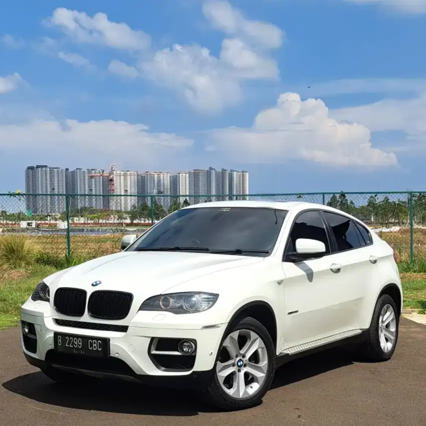 (km 36rb)Bmw X6 Xdrive 3.5i. tahun 2012. Putih. New a like. Perfect