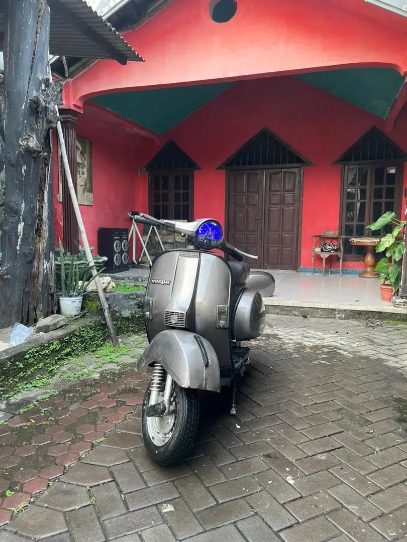 Vespa px 1983 plat W