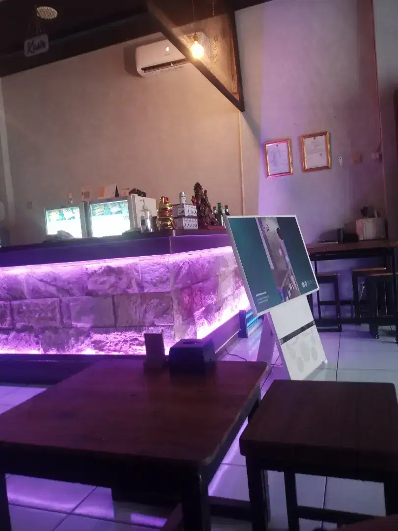 Di cari terapis wanita berpengalaman atau non berpengalaman.