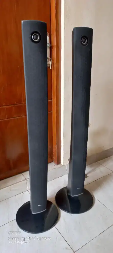 Speaker pasif Tower LG Sepasang Besar