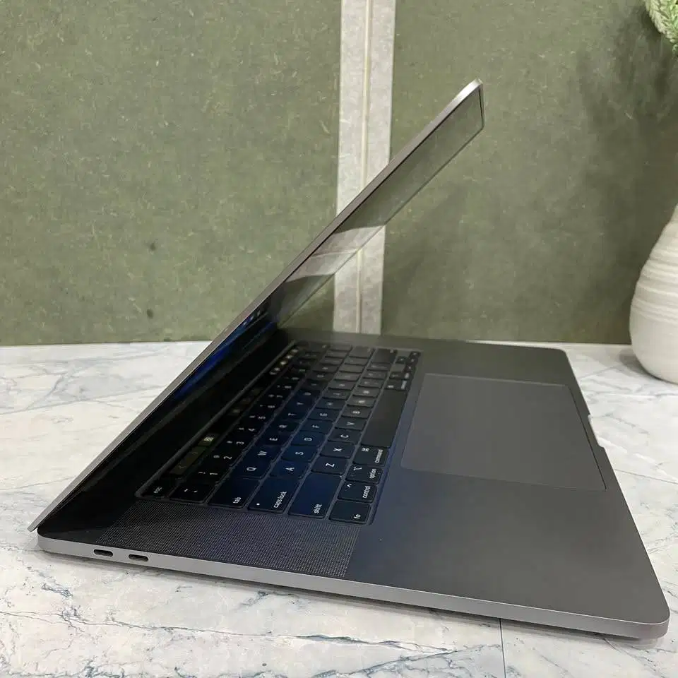 MacBook Pro 16 inch Touchbar 2019 i9 RAM 16GB SSD 1TB