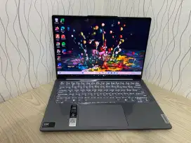 like new 1x charger. Lenovo YOGA slim 7 Touchscreen intel core ULTRA 7