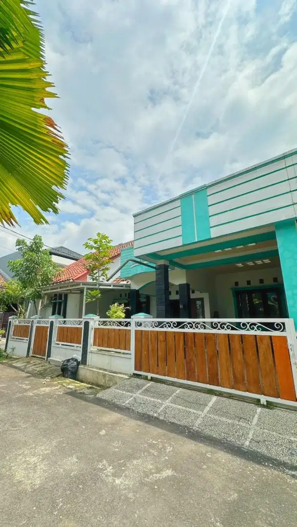 TURUN HARGA .. DIJUAL NEGO semi Furnish  ,LOK dkt kemana2 ..Harga NEGO