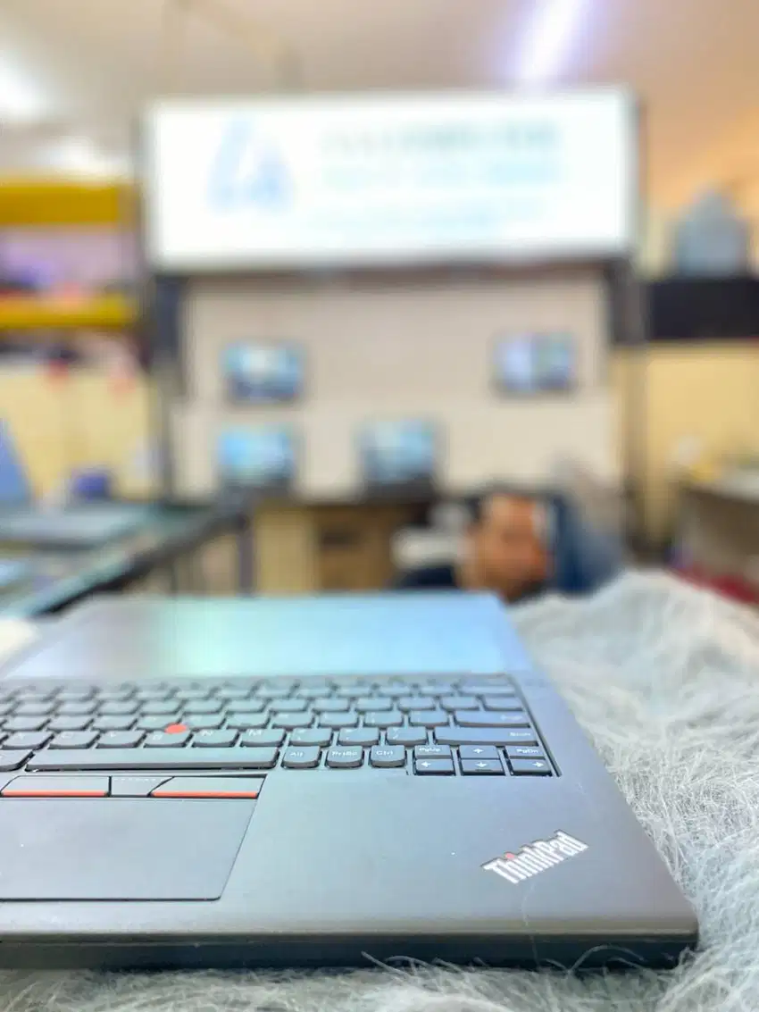 Laptop Second Lenovo Thinkpad X260 Intel Core i5 Gen 6 Ram 8 SSD 256 M
