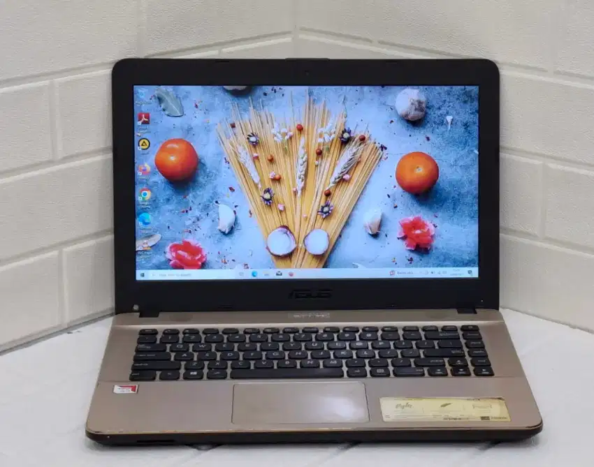 Laptop  Asus X441B AMD A9-9425 AMD Radeon R5 Graphics
