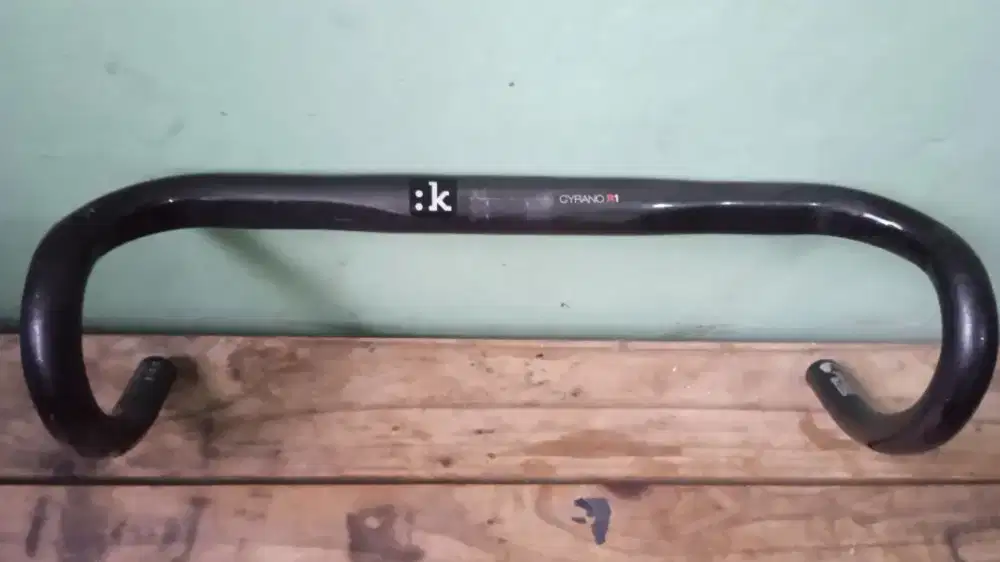 DRUOPBAR / HANDLEBAR FIZIK CYRANO R1, CARBON/ Original