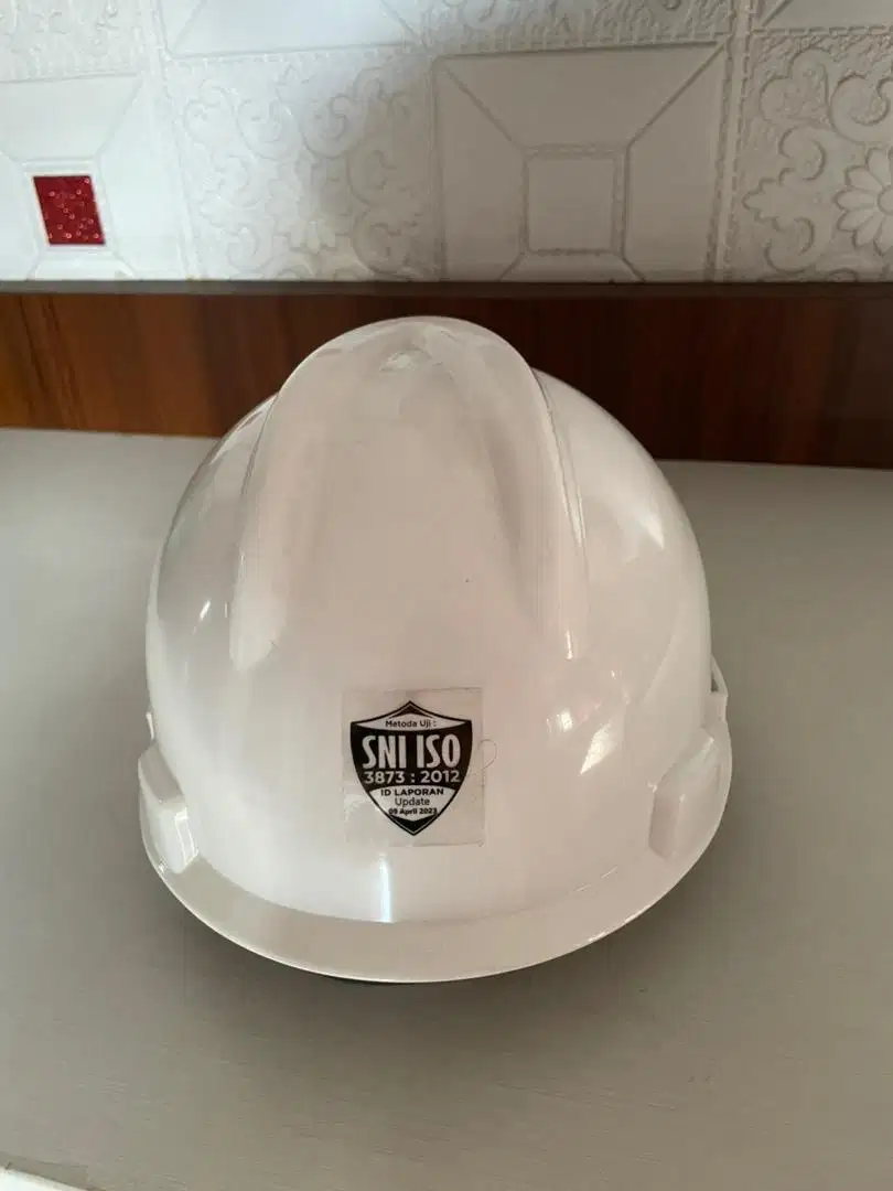 Helm Proyek Putih