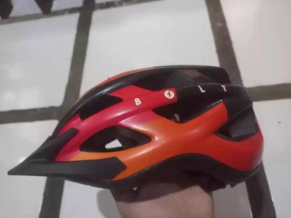 Helm sepeda Polygon Bolt original, mulus no minus kondisi 90%