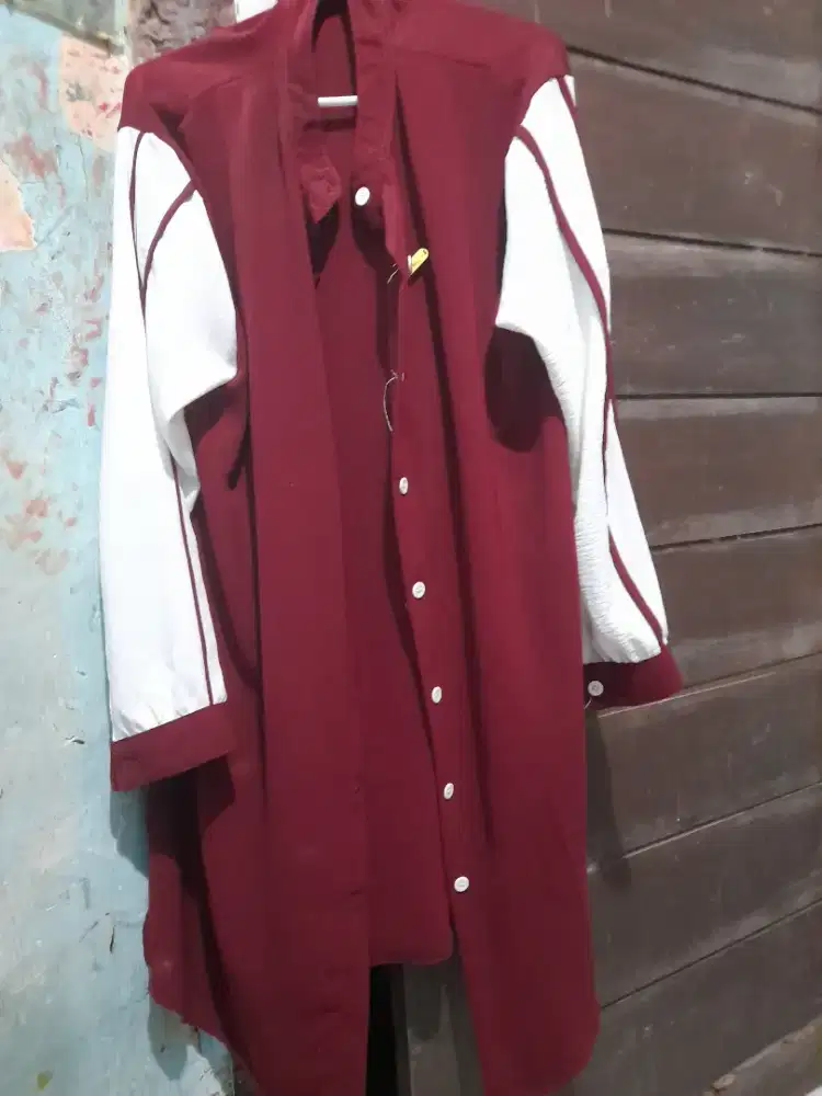 Baju stelan merah maroon