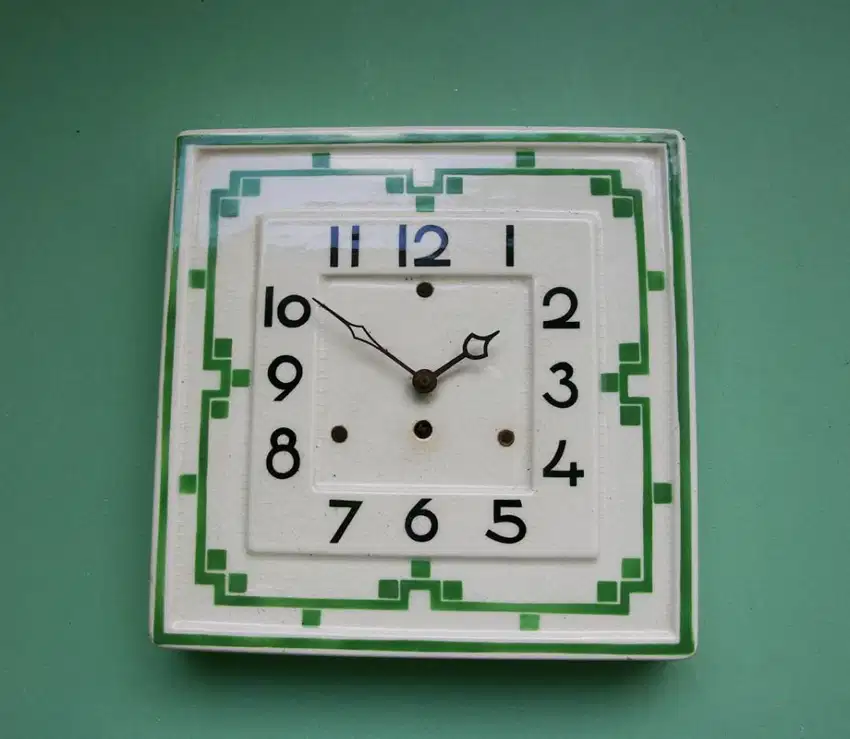 Jam dinding keramik Antik dari Perancis