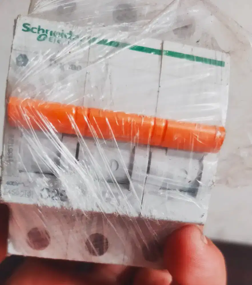 MCB listrik 3 phase asli Schneider, C 6 Ampere, Murah, Barang BARU