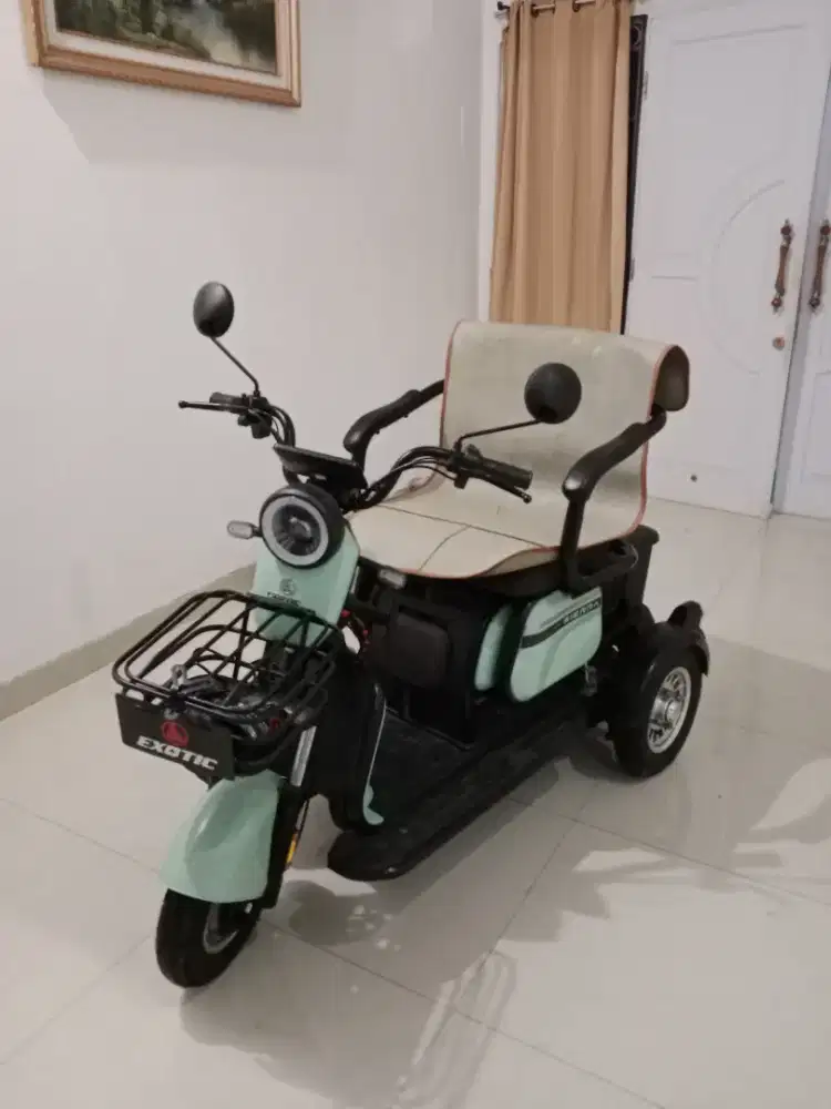 Sepeda motor listrik roda tiga Exotic