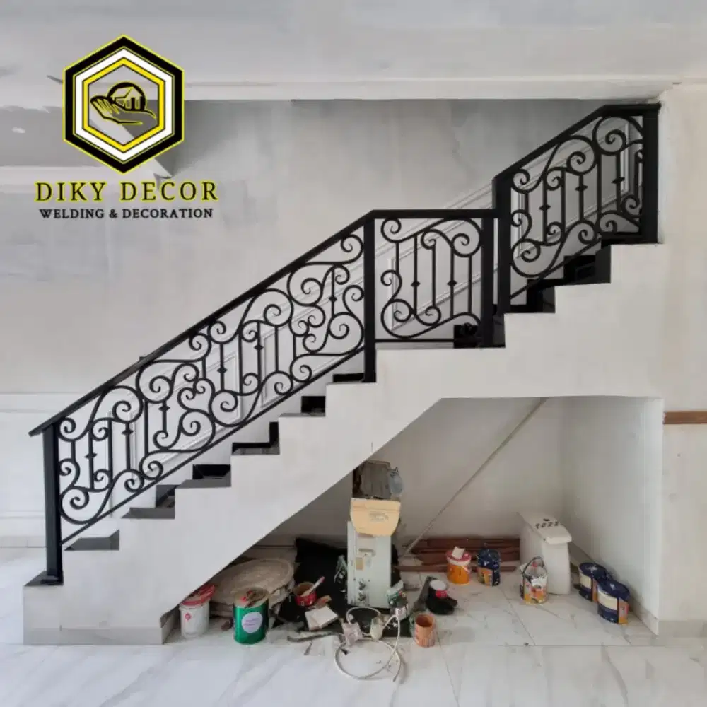 Reling tangga motif tempa