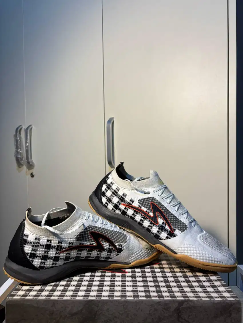 Sepatu Futsal Specs Barricada S-Team In MK