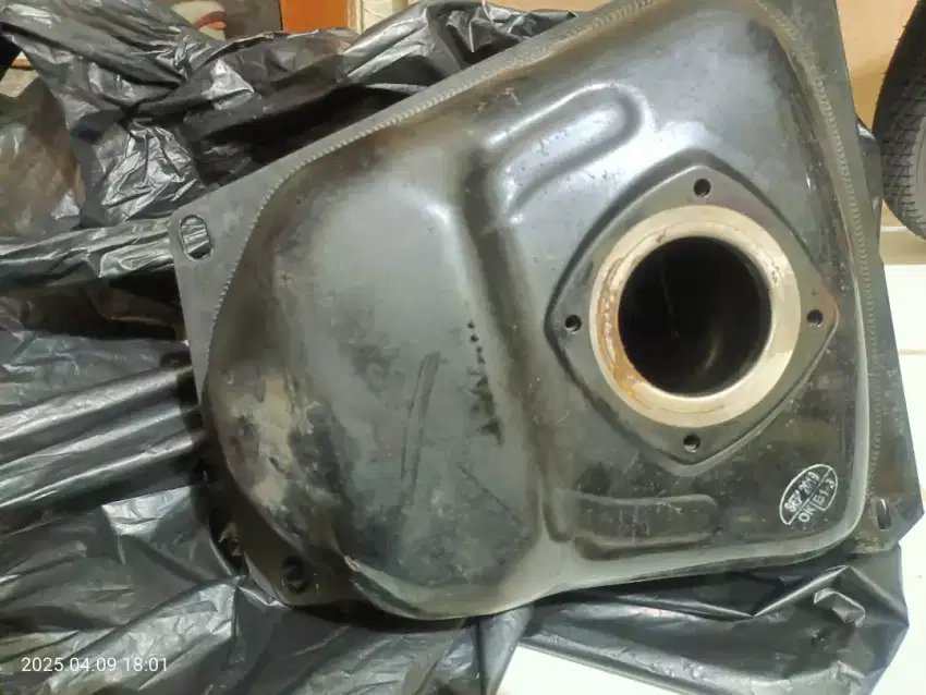 Tangki bensin nmax 2019 (Kode part: 2DP-F4110-00)