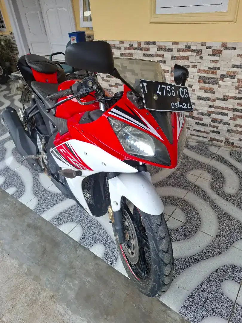 Yamaha R 15 V2 plat T
