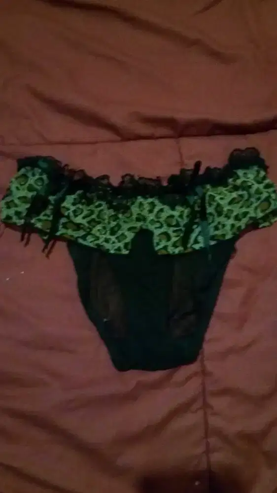 Celana dalam preloved