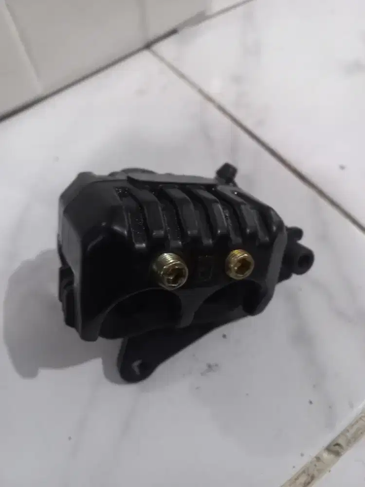 Vespa gts kaliper rem depan