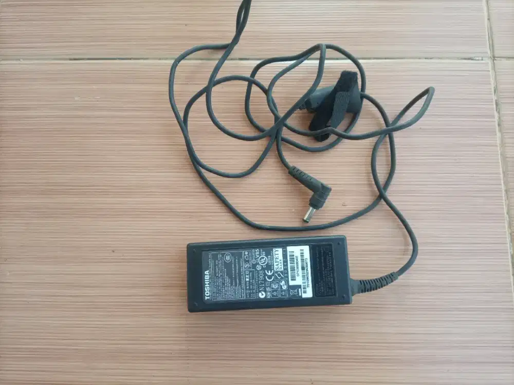 Jual charger laptop Tosiba asli