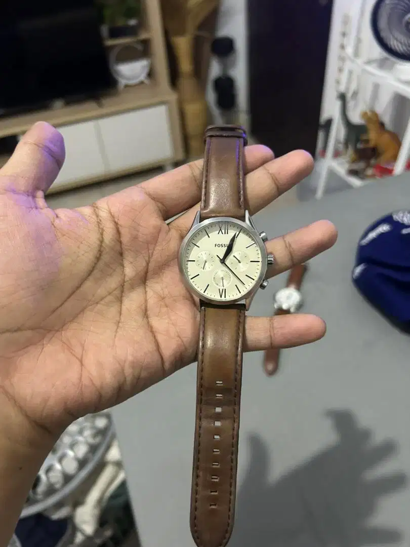 Jam Fossil pria