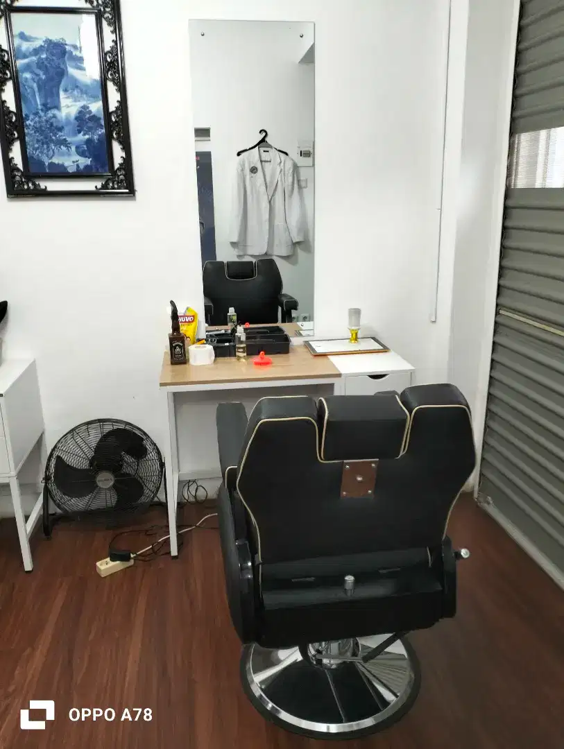 Kursi pangkas rambut baru