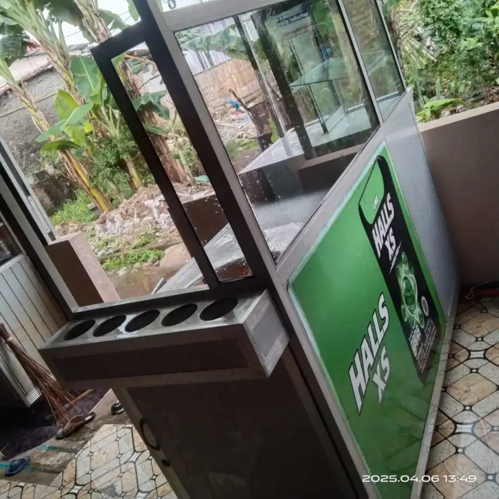 Gerobak besar mie ayam bakso