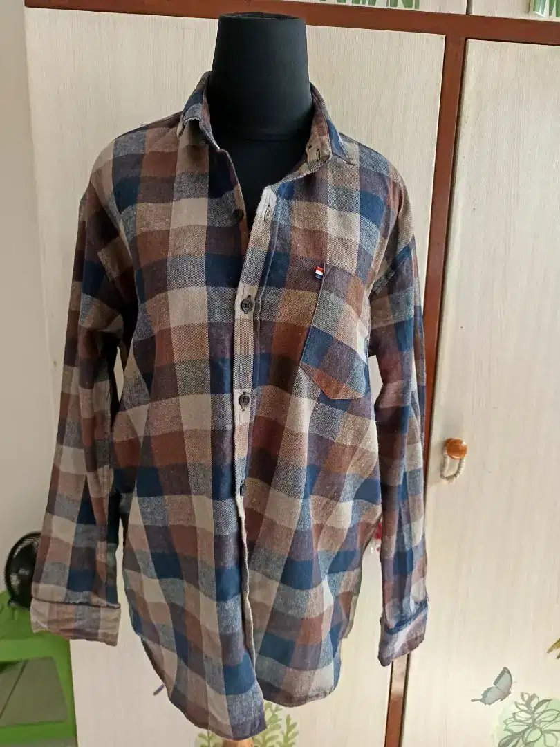 Kemeja flanel lengan panjang