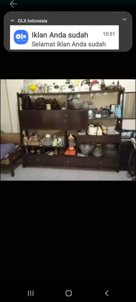 Lemari pajangan clasik antik jarang ada.