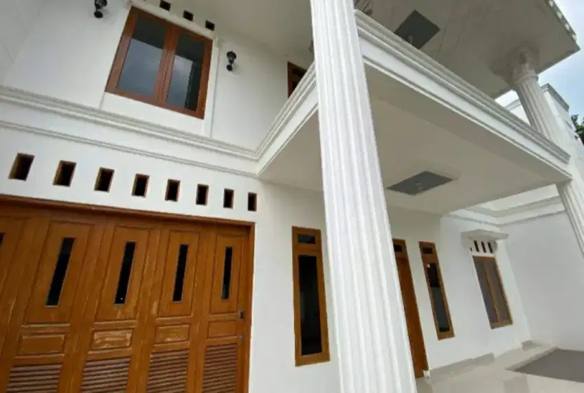 Rumah 2 Lantai Dekat lampu merah boru cipocok
