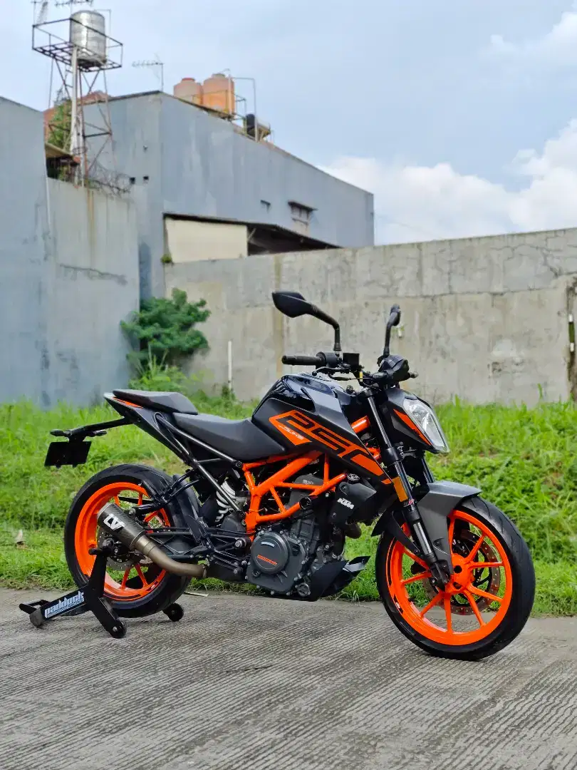 KTM DUKE 250 ABS TAHUN 2023 MODEL TERBARU KONDISI MULUS LIKE NEW