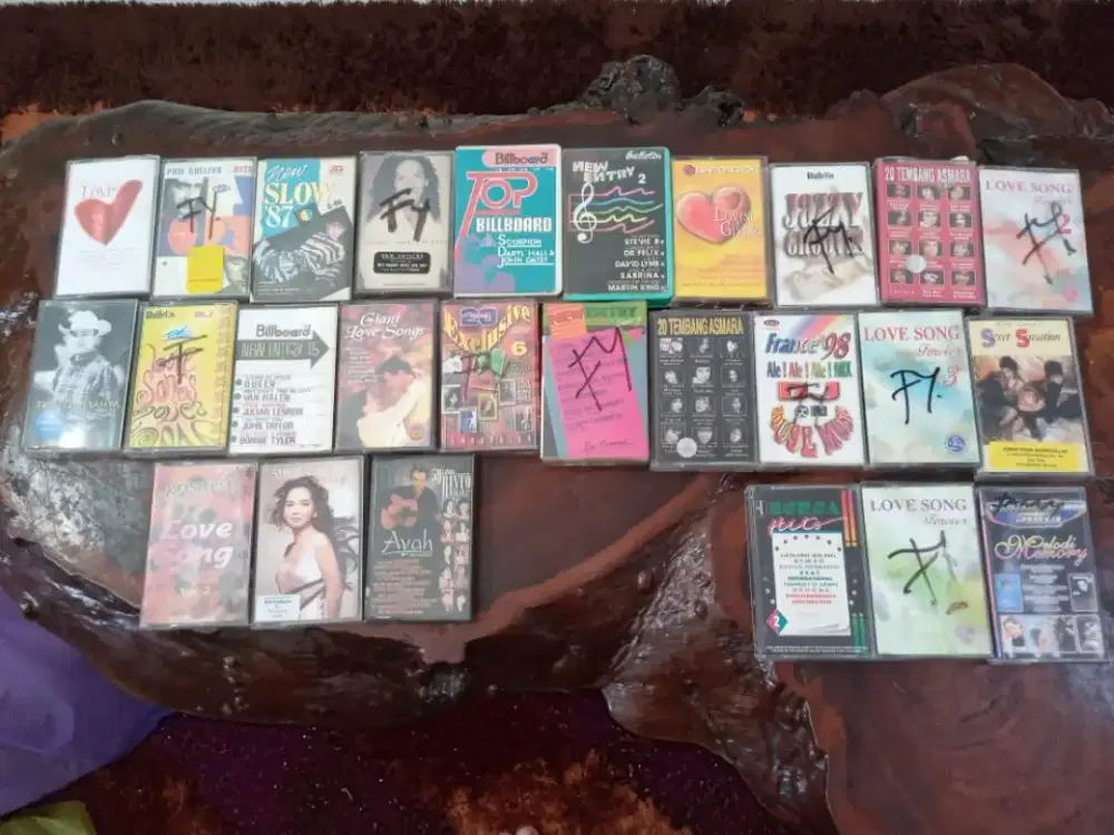 Jual borongan 26 buahkaset jadul original lagu campuran masih bagus