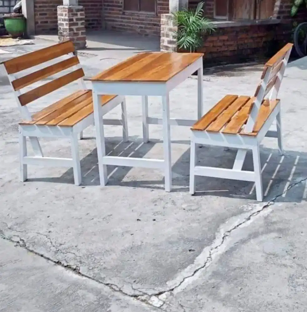 1 Set Meja Makan dan Kursi Sandar (Bisa Custom)