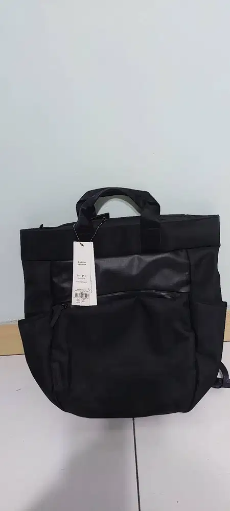 Tas Branded Kondisi Mulus Siap Pakai Segala Aktivitas