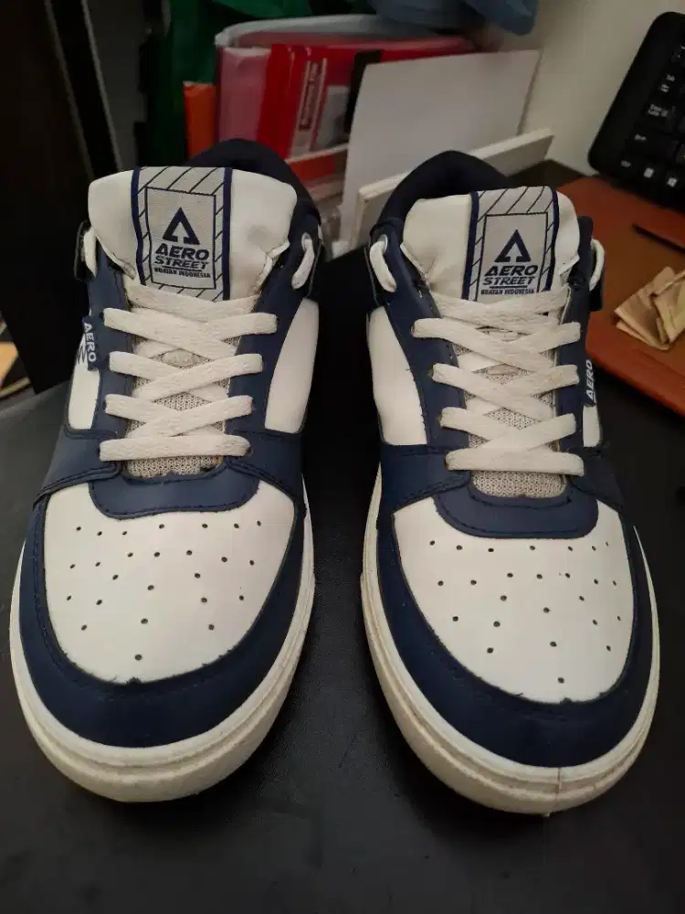 SEPATU SNEAKERS AEROSTREET HOOPS