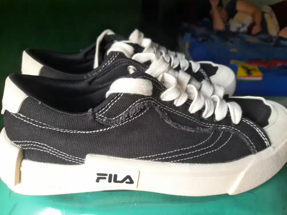 DIJUAL SEPATU FILA . SIZE 40.5