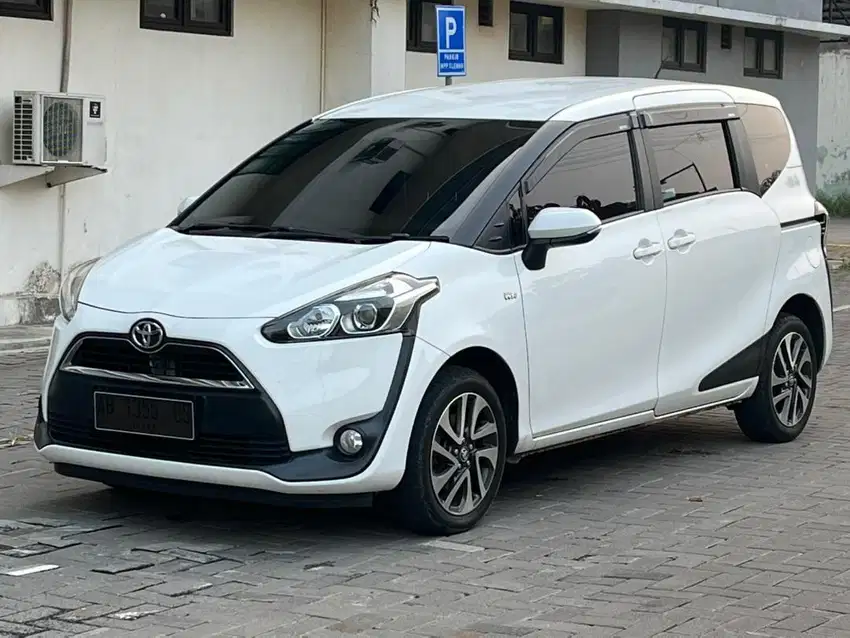 Sienta V matic 2017 lowkm Istimewa