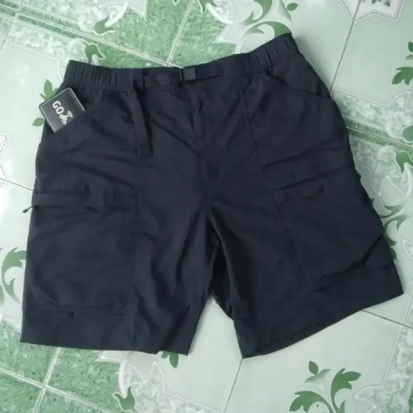 Celana pendek UNIQLO UTILITY
