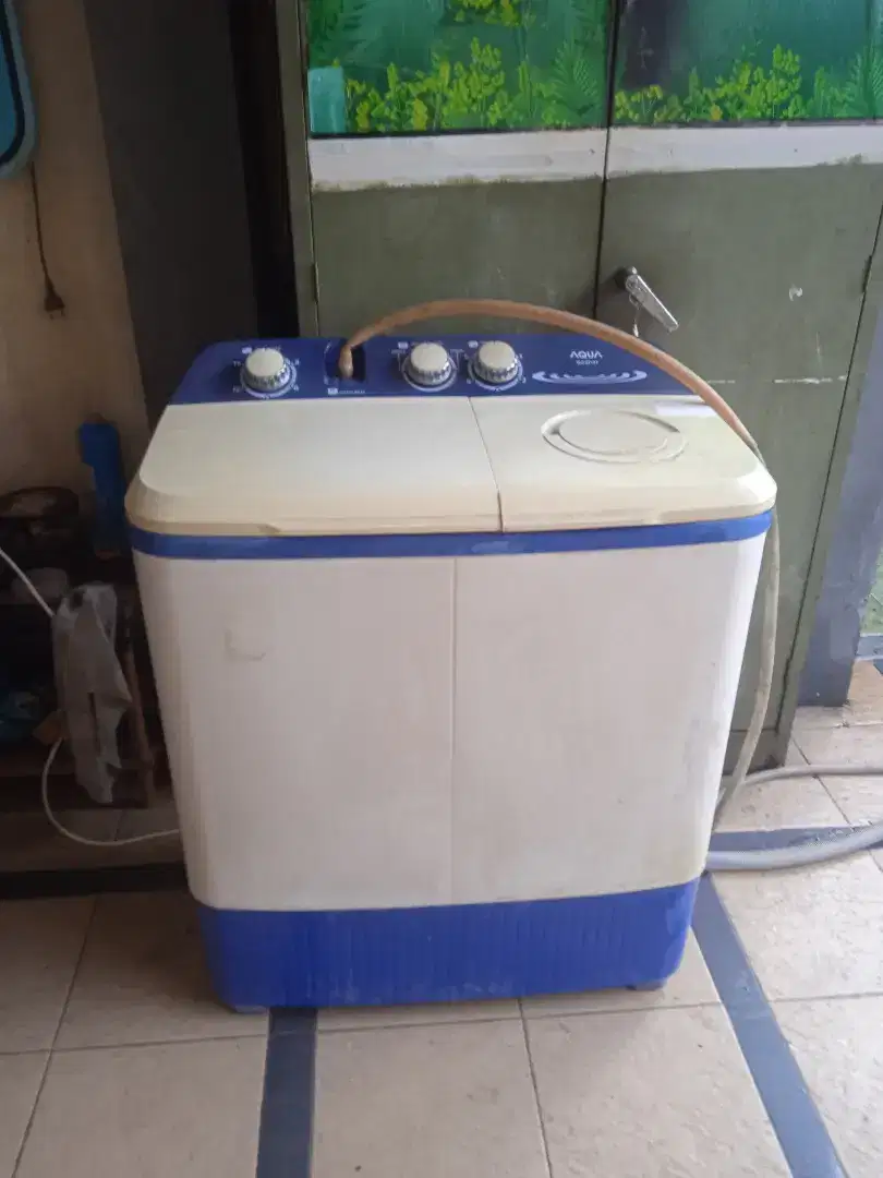 DIJUAL mesin cuci 2 tabung merk SANYO - AQUA type QW-871-CT