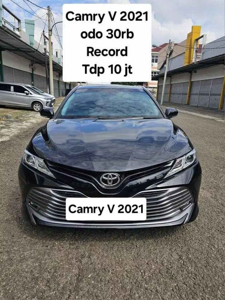 Toyota Camry V 2021 nik odo 30 rb tdp 10jt 2022 / record  2020 hitam