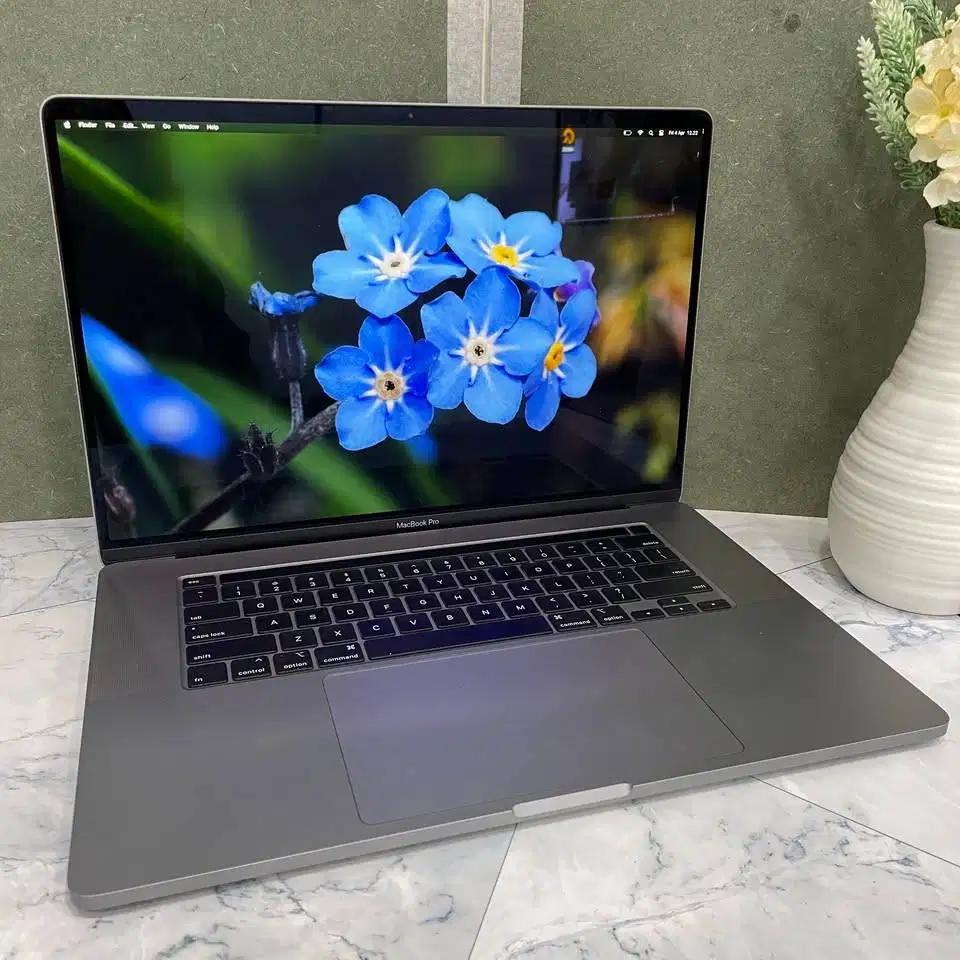 MacBook Pro 16 inch Touchbar 2019 i9 RAM 16GB SSD 1TB